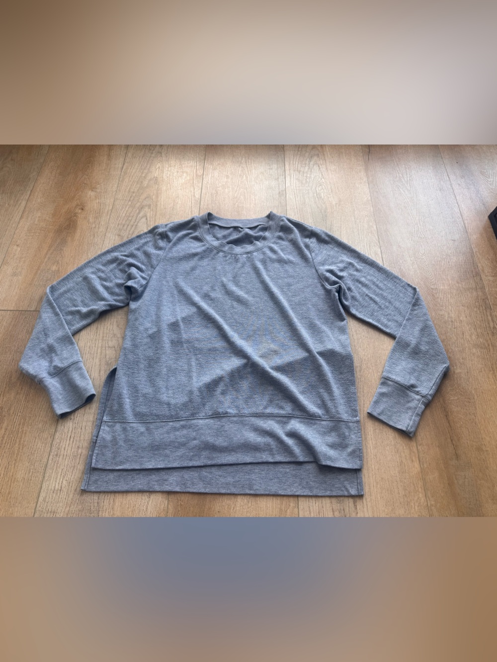 ALO Yoga women’s Crewneck Sweater - Heather Gray